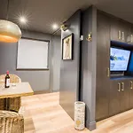 The At Castle Apartman